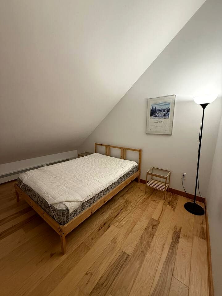 Upscale Mountain View Suite with Private Cedar Deck & Skylights Near the Ocean | Sunshine Coast Regional District, BC