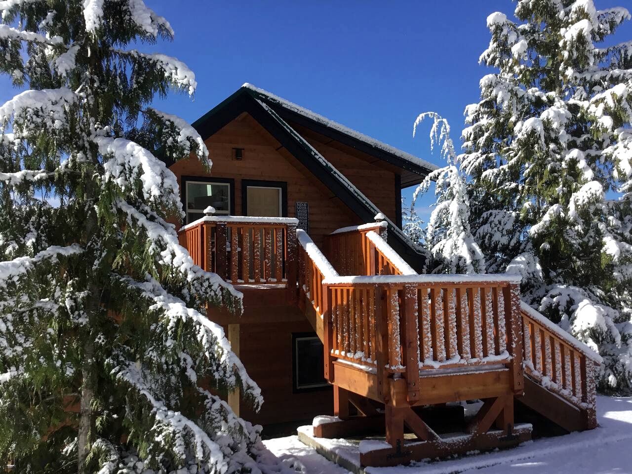 Upscale Mountain View Suite with Private Cedar Deck & Skylights Near the Ocean | Sunshine Coast Regional District, BC