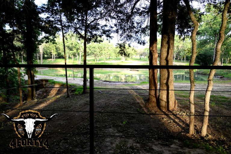 Cabins (United States of America, Alvord, Texas)