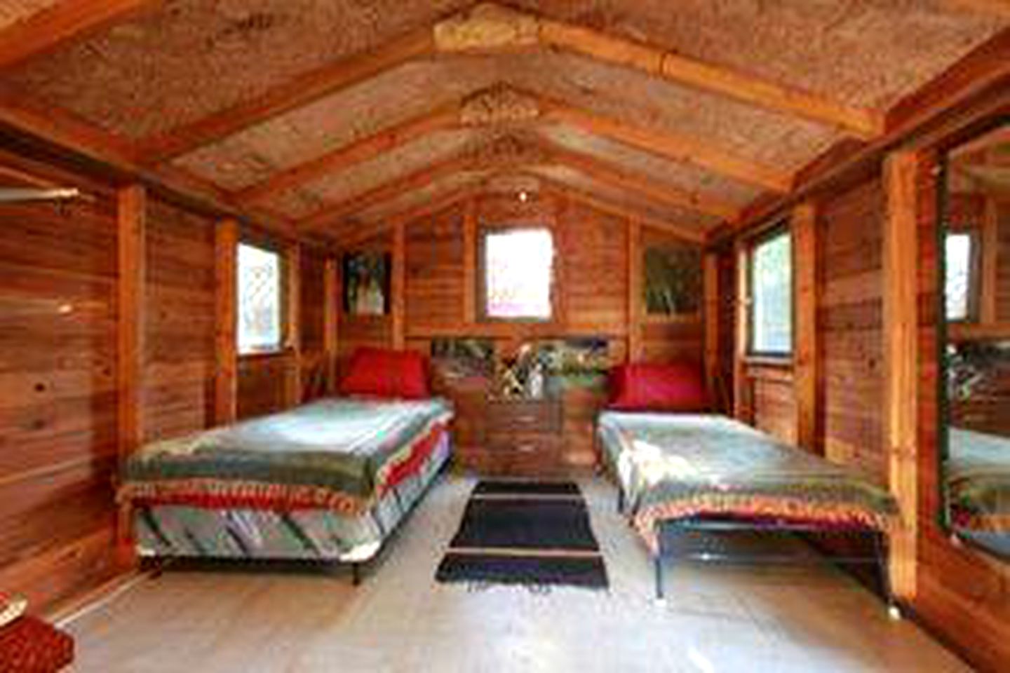 Rustic Cabin Rental with Private Patio near Gladstone Provincial Park, British Columbia