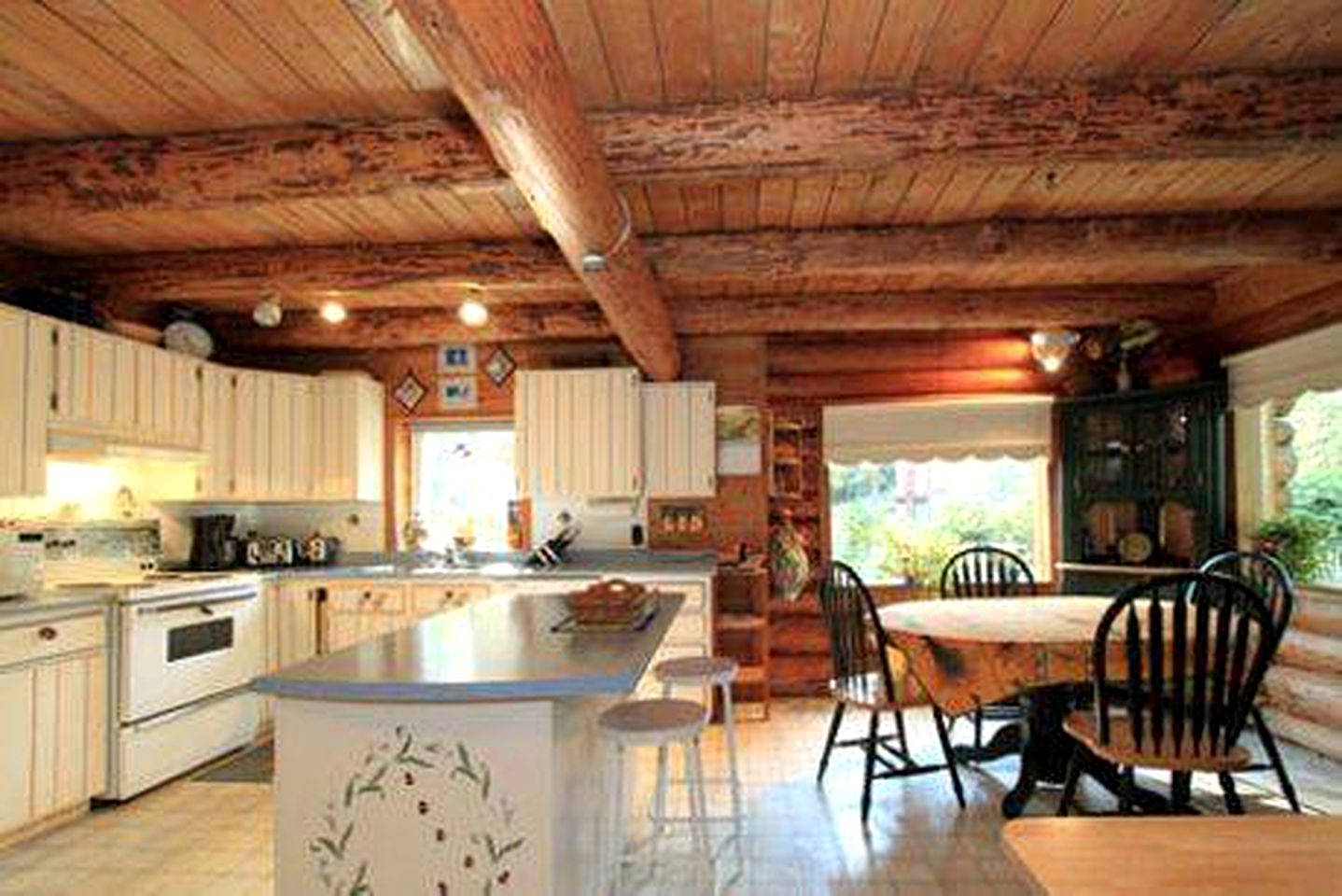 Modern Cabin Rental with Lush Garden in Christina Lake, British Columbia