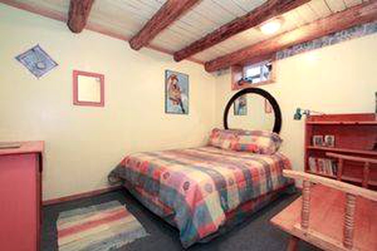 Cabins (Christina Lake, British Columbia, Canada)