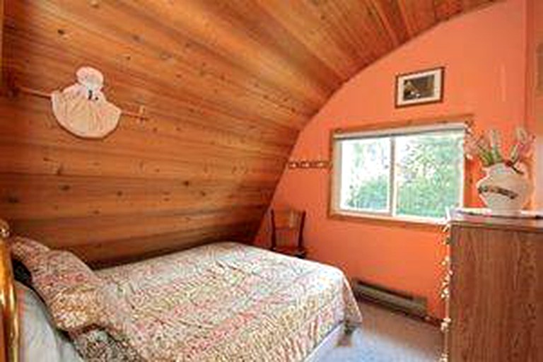 Brio Guesthouse & Cottage, Cabins 33199, Christina Lake, Canada
