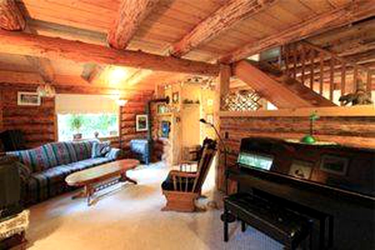 Cabins (Christina Lake, British Columbia, Canada)