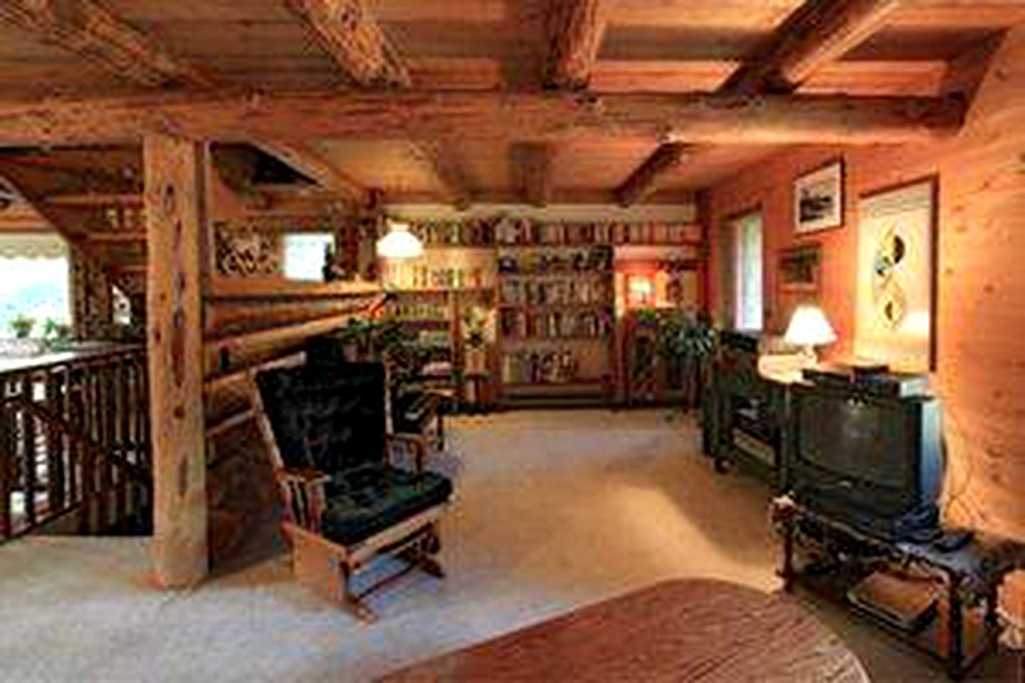 Modern Cabin Rental with Lush Garden in Christina Lake, British Columbia