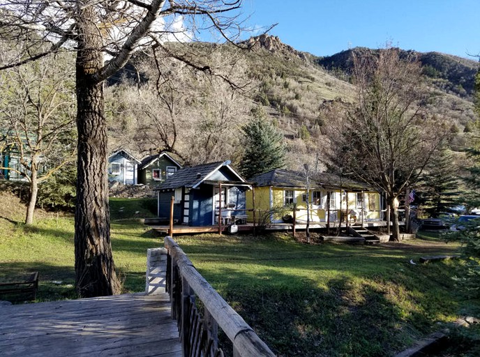 Cabins (Lava Hot Springs, Idaho, United States)