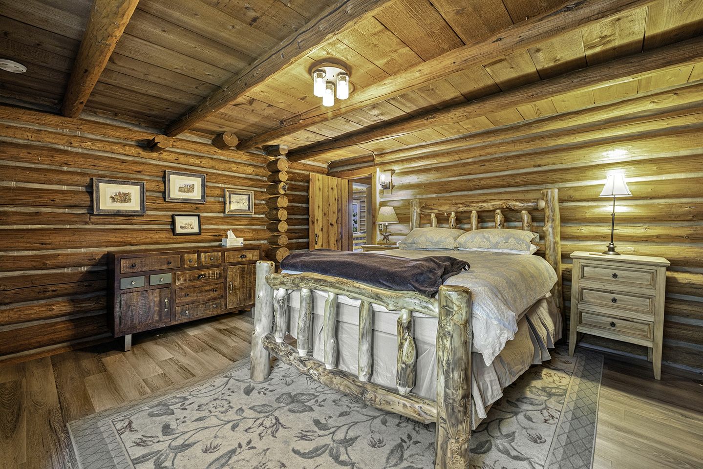 Beautiful Pet-Friendly Log Cabin with Hot Tub near Allenspark and Estes Park, Colorado