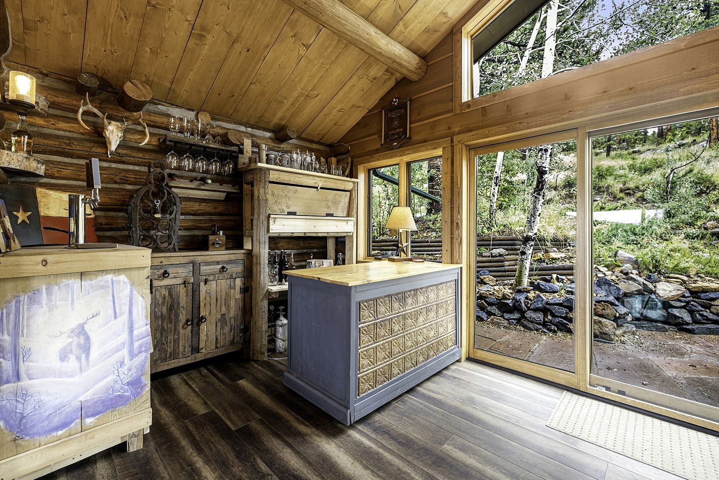 Beautiful Pet-Friendly Log Cabin with Hot Tub near Allenspark and Estes Park, Colorado