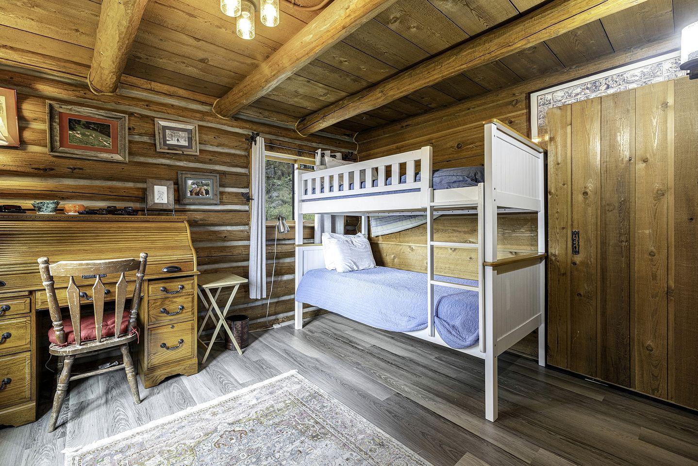 Beautiful Pet-Friendly Log Cabin with Hot Tub near Allenspark and Estes Park, Colorado