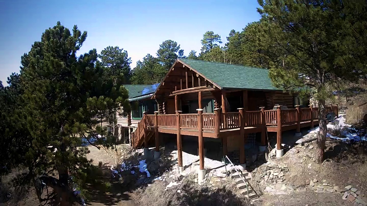 Beautiful Pet-Friendly Log Cabin with Hot Tub near Allenspark and Estes Park, Colorado