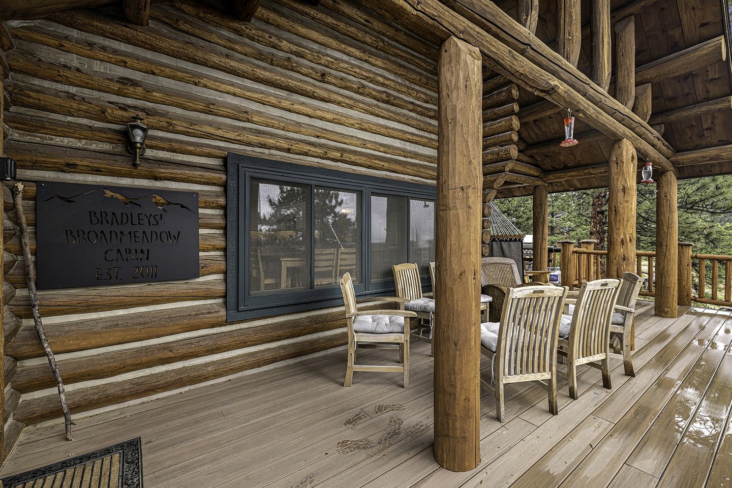 Beautiful Pet-Friendly Log Cabin with Hot Tub near Allenspark and Estes Park, Colorado