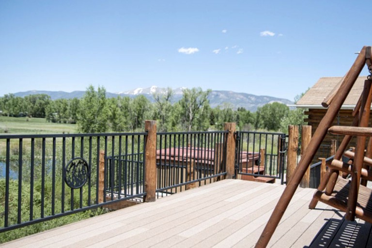 Log Cabins (Buena Vista, Colorado, United States)