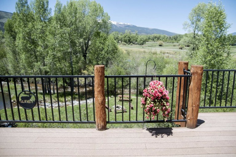 Log Cabins (Buena Vista, Colorado, United States)