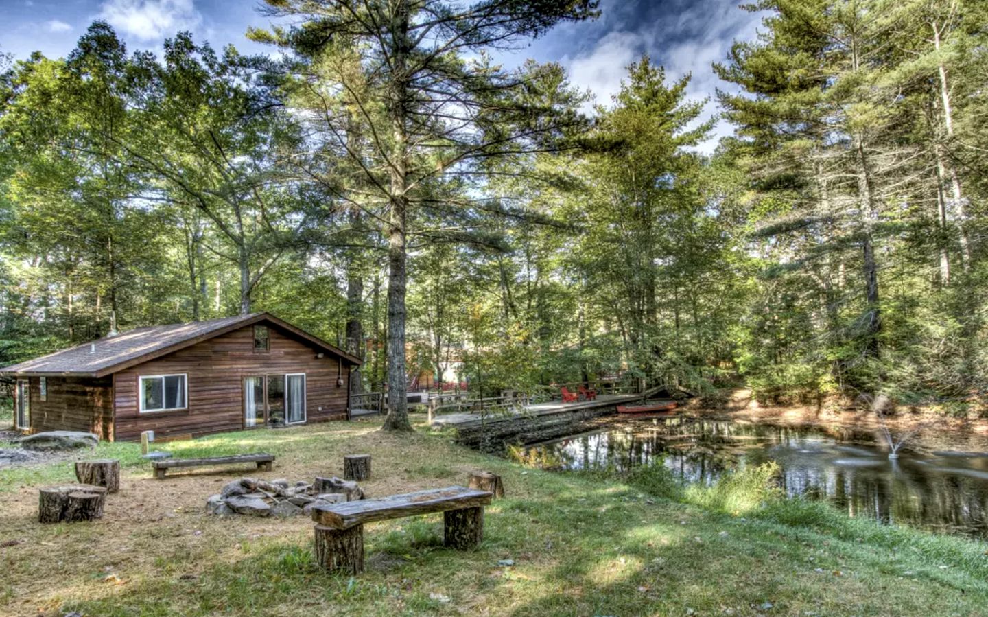 Cozy Cottage Rental with Small Private Pond in Canadensis, Pennsylvania