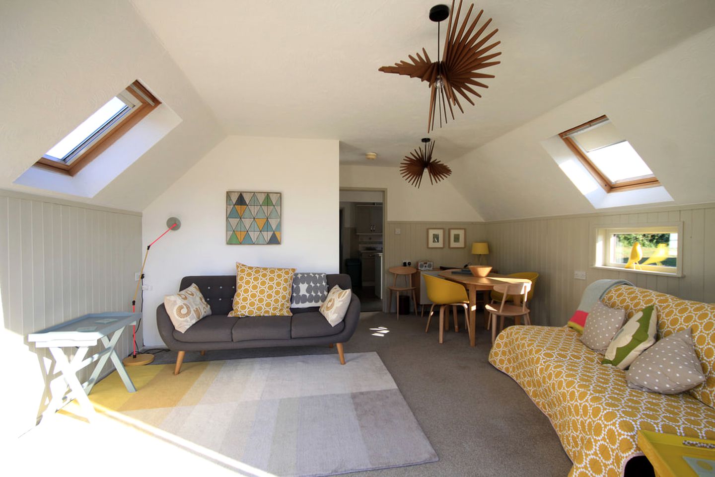 Pet-Friendly Cabin Rental by a Lake near Birmingham, England