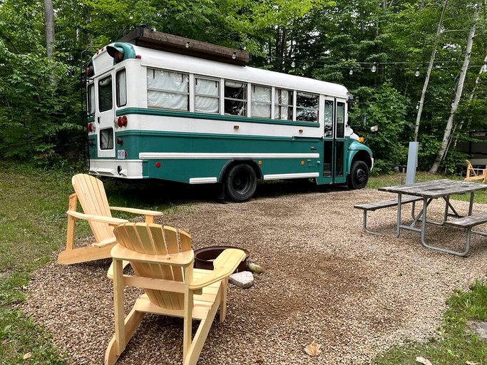 Caravans (Canada, Northern Bruce Peninsula, Ontario)