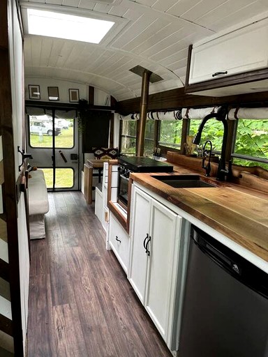 Caravans (Canada, Northern Bruce Peninsula, Ontario)