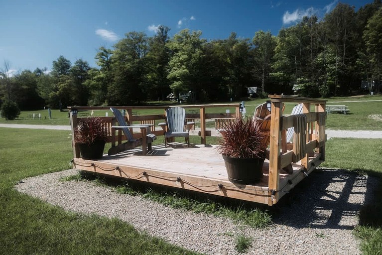 Caravans (Canada, Northern Bruce Peninsula, Ontario)