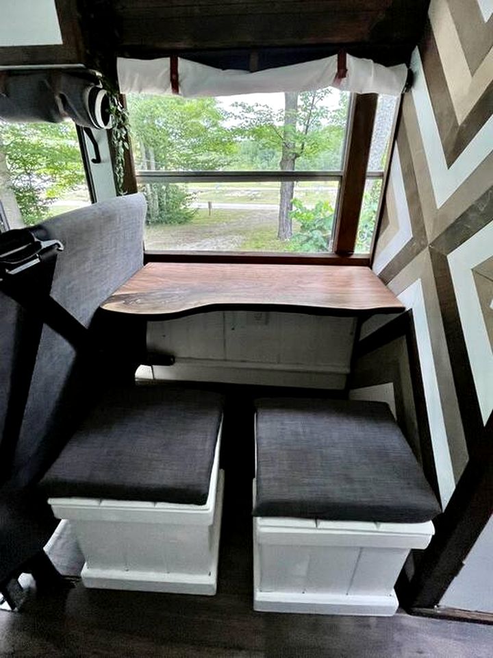 Bruce Peninsula National Park Glamping Adventure: Cool Bus Rental near Tobermory