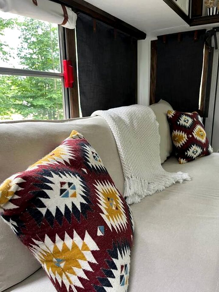 Bruce Peninsula National Park Glamping Adventure: Cool Bus Rental near Tobermory