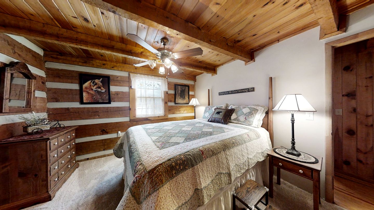 Breathtaking Cabin with Barbecue, Fireplace and Hot-tub in Sevierville, Tennessee