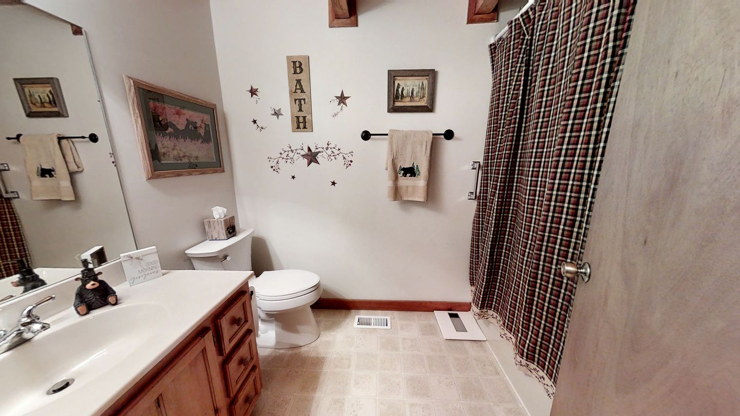 Breathtaking Cabin with Barbecue, Fireplace and Hot-tub in Sevierville, Tennessee