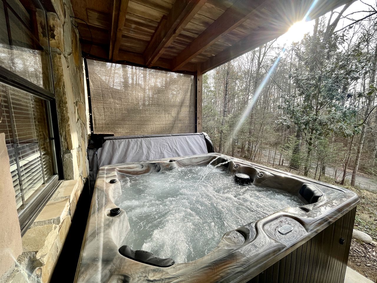 Breathtaking Cabin with Barbecue, Fireplace and Hot-tub in Sevierville, Tennessee