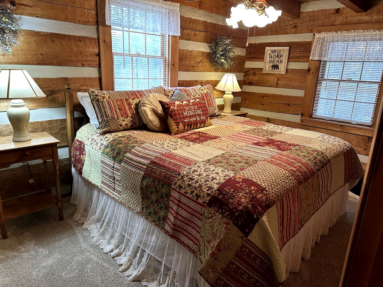 Breathtaking Cabin with Barbecue, Fireplace and Hot-tub in Sevierville, Tennessee