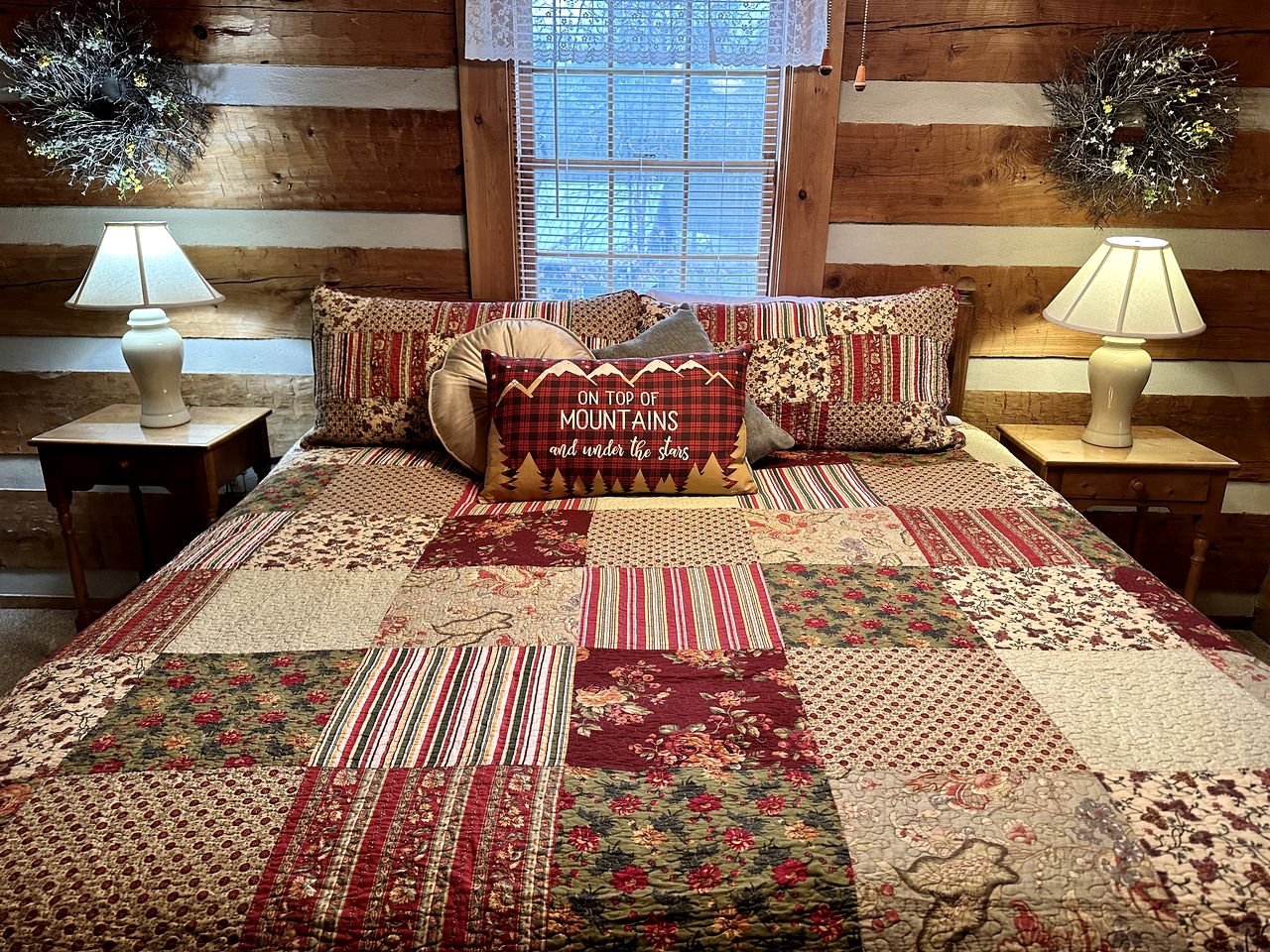 Breathtaking Cabin with Barbecue, Fireplace and Hot-tub in Sevierville, Tennessee