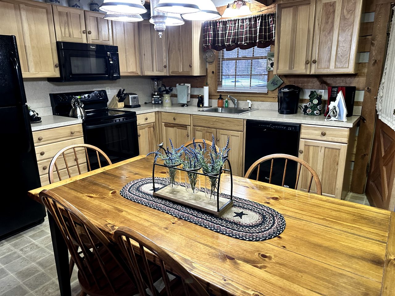 Breathtaking Cabin with Barbecue, Fireplace and Hot-tub in Sevierville, Tennessee