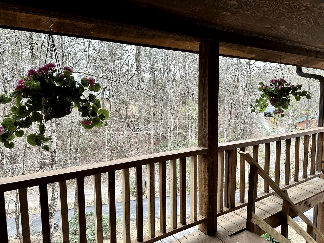 Breathtaking Cabin with Barbecue, Fireplace and Hot-tub in Sevierville, Tennessee