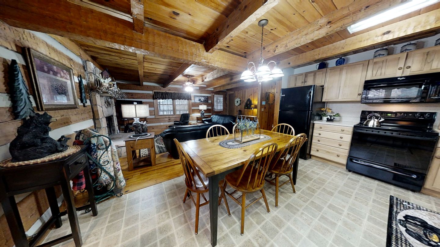 Breathtaking Cabin with Barbecue, Fireplace and Hot-tub in Sevierville, Tennessee
