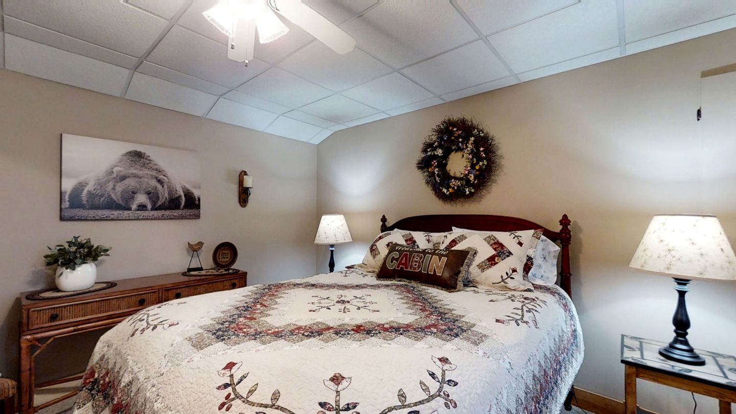 Breathtaking Cabin with Barbecue, Fireplace and Hot-tub in Sevierville, Tennessee