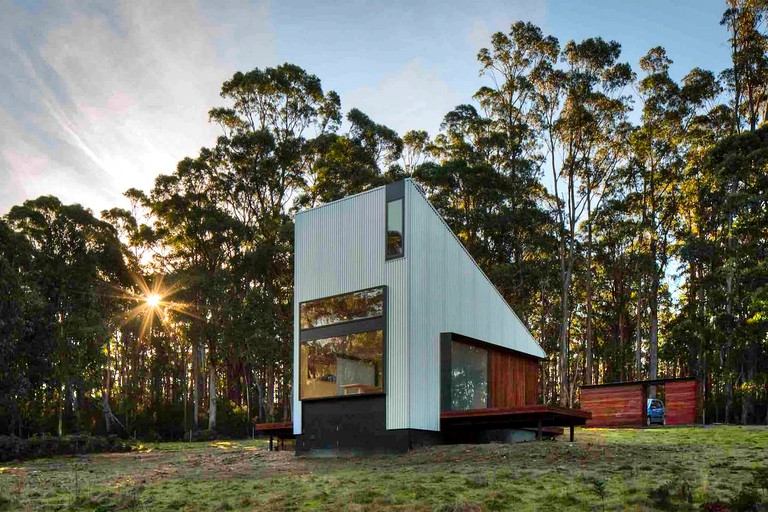 This accommodation in Tasmania has a simple and minimalist design and is the perfect Australia retreat for two guests looking for a romantic getaway!