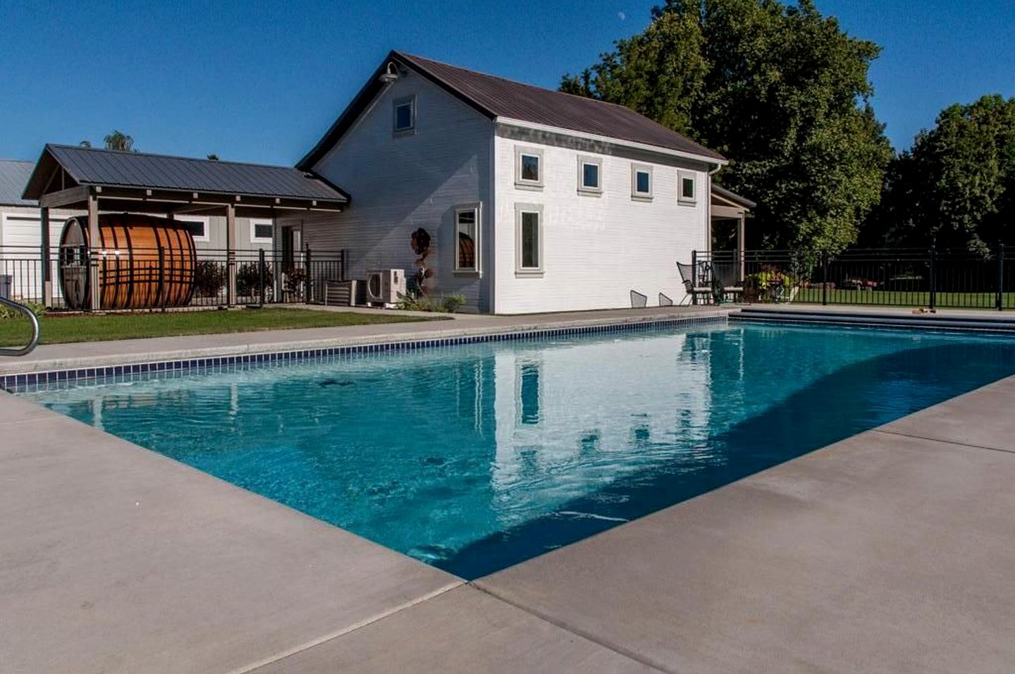 Unique and Modern Cottage Rental with Shared Pool near Wineries in Walla Walla