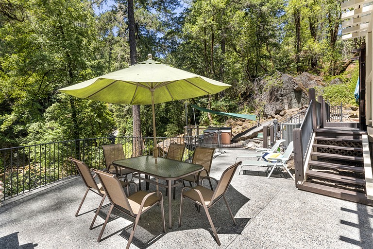 Cottages (United States of America, Cazadero, California)