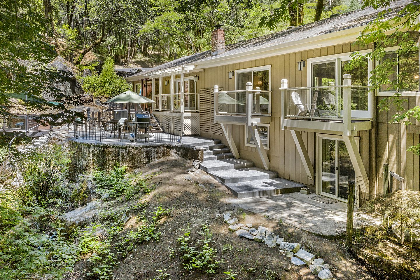 Cottages (United States of America, Cazadero, California)