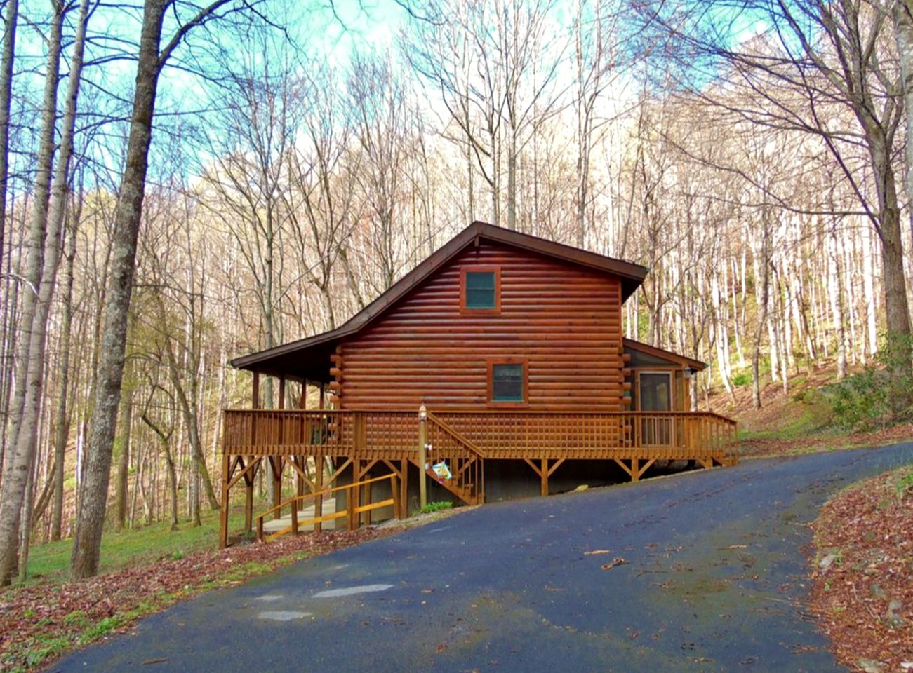 Gorgeous Log Cabin Rental with Easy Mountain Access in Maggie Valley, North Carolina