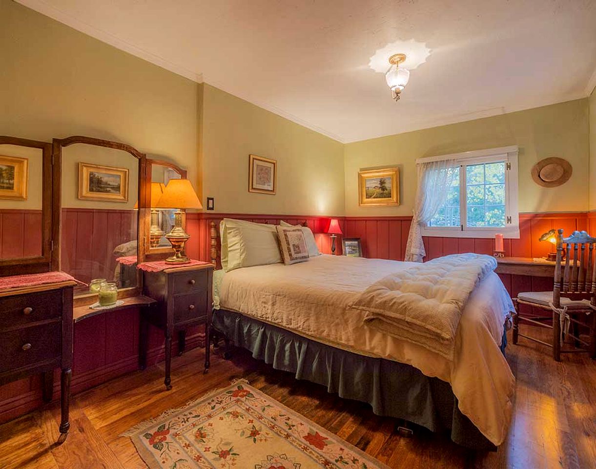 Bright and Spacious Cabin Rental for Couples near Copper Mountain, Colorado