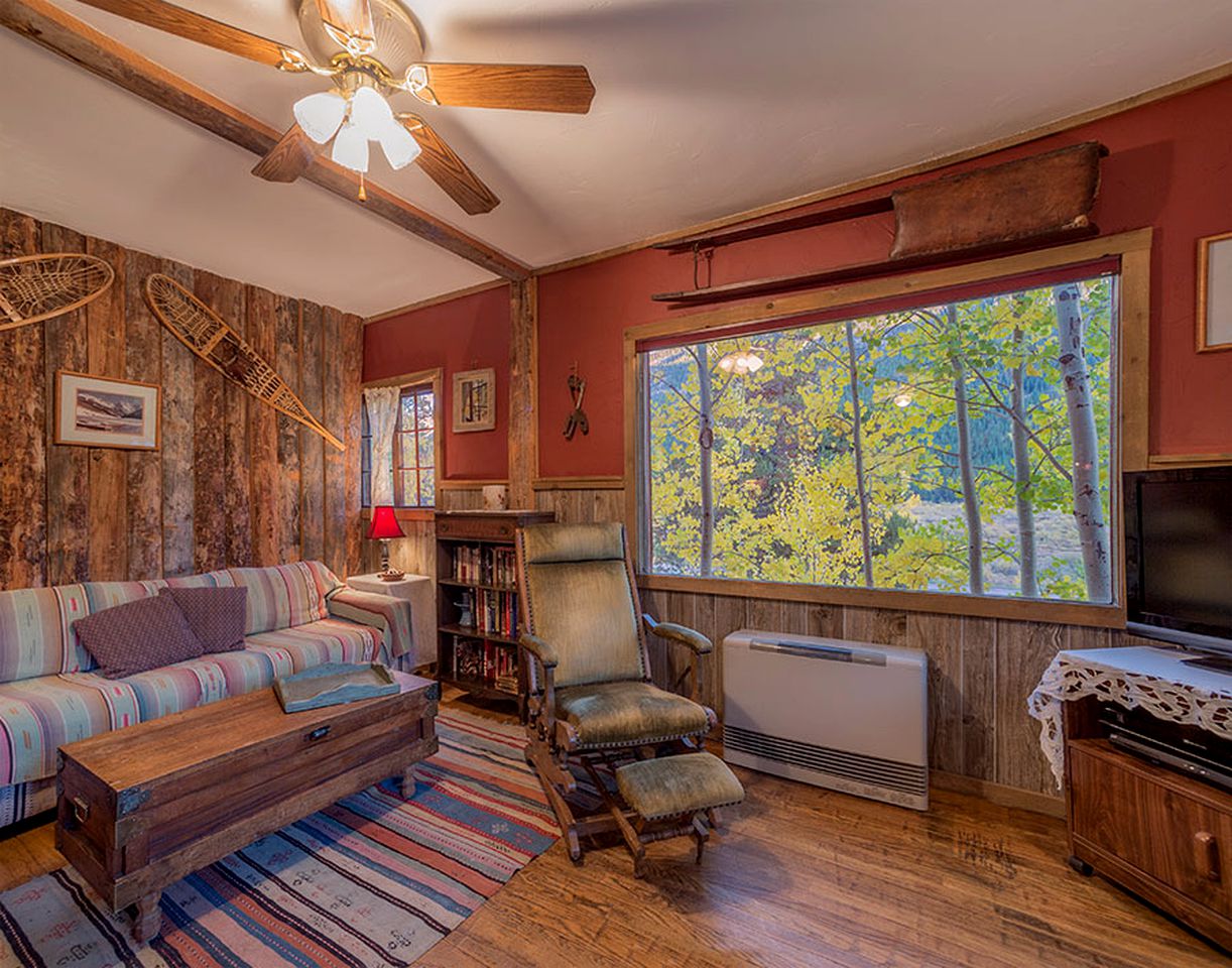 Bright and Spacious Cabin Rental for Couples near Copper Mountain, Colorado