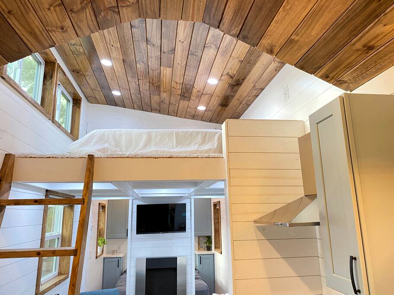 Nestled in Nature: Experience Tiny House Living Bliss in Northern Alabama