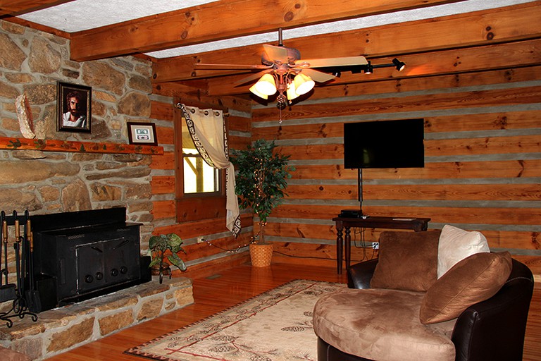 Log Cabins (Clyde, North Carolina, United States)