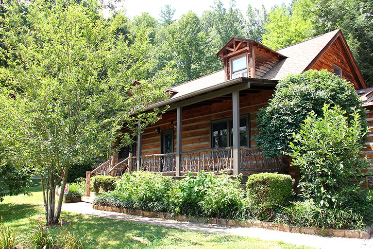 Log Cabins (Clyde, North Carolina, United States)