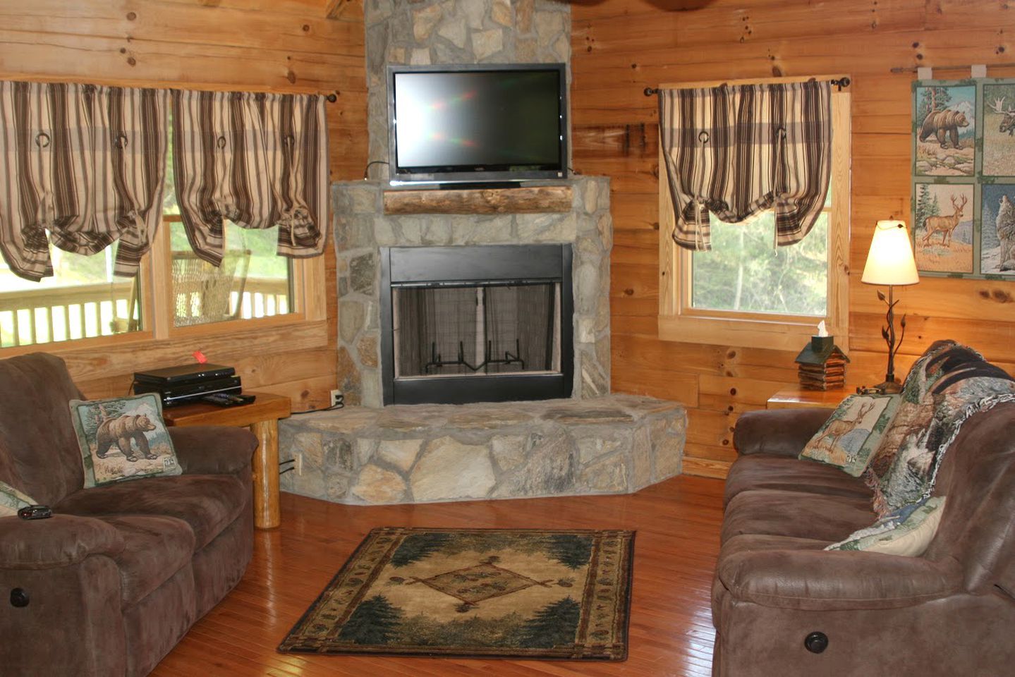 Charming Cabin Rental with a Hot Tub and Fireplace in the Smoky Mountains