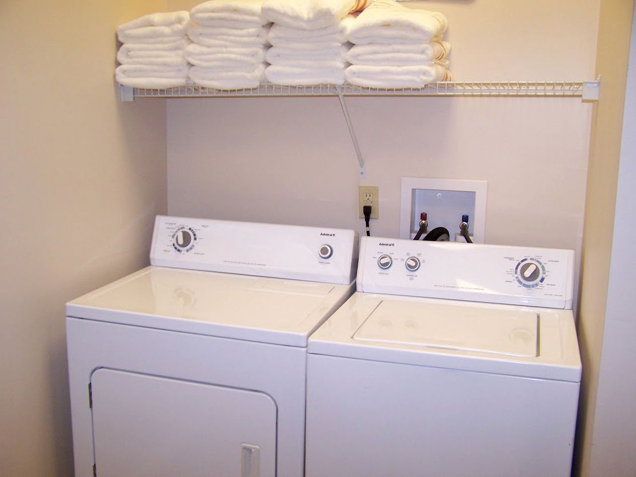 Luxury Vacation Rental with a Hot Tub for Rent in Clyde, North Carolina