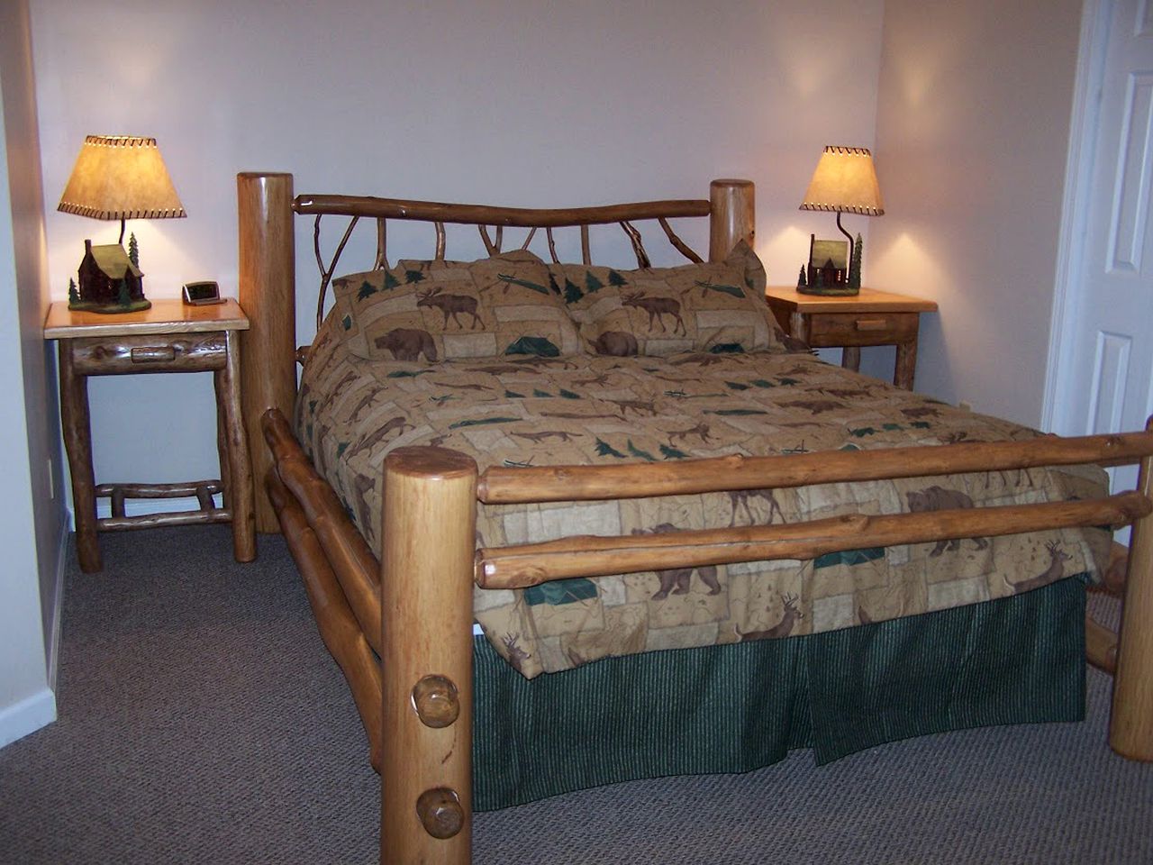 Luxury Vacation Rental with a Hot Tub for Rent in Clyde, North Carolina