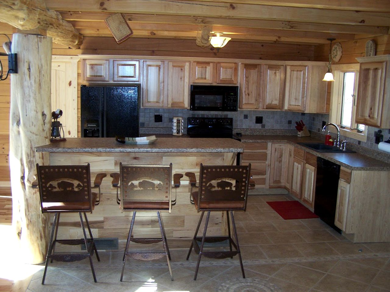 Luxury Vacation Rental with a Hot Tub for Rent in Clyde, North Carolina