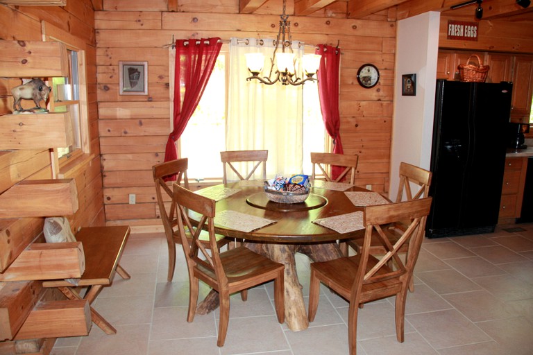 Log Cabins (Clyde, North Carolina, United States)