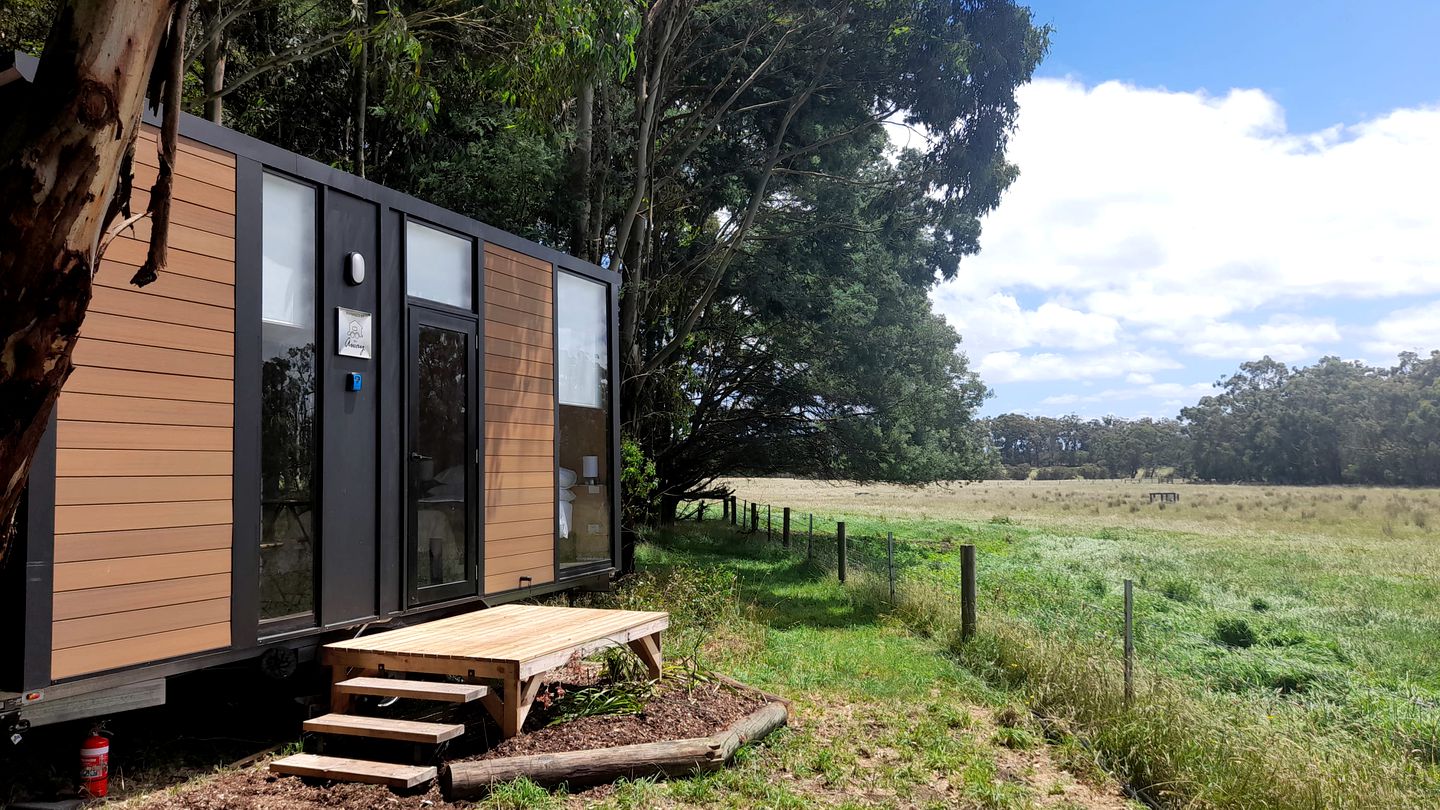 Rustic Tiny House with Beautiful Landscape Views in Buffalo, Victoria
