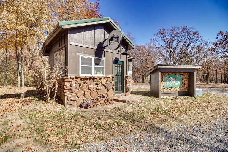 Cabins (United States of America, Gentry, Arkansas)